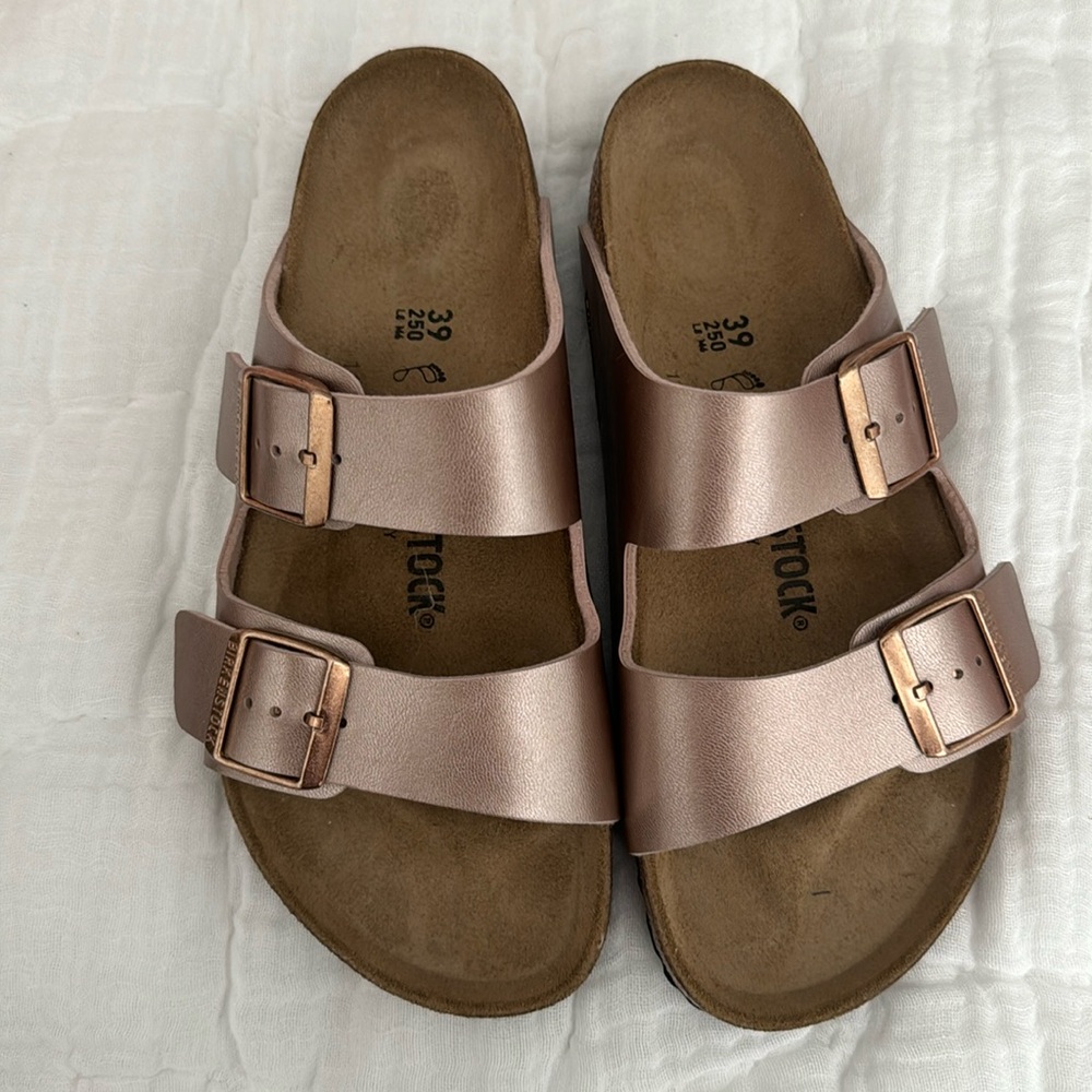 New Arizona Birkenstocks never worn size 39. Metallic copper color